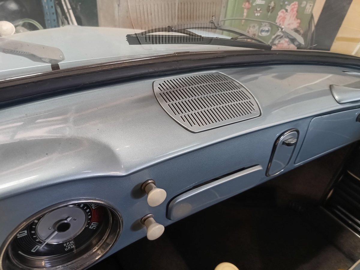 VW KG | Lautsprechergitter im Armaturenbrett | 141 857 215